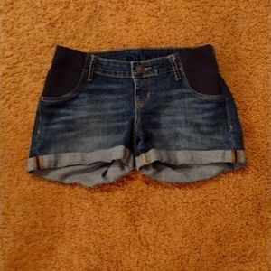 Size is 2 Standerd/ 2 Regular Maternity Maternity Old Navy Jean Shorts